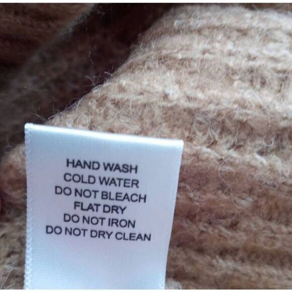 HYFVE TAN RED DRESS BOUTIQUE ALL GROWN UP TAN SWEATER SZ.M NWT. - Picture 9 of 10